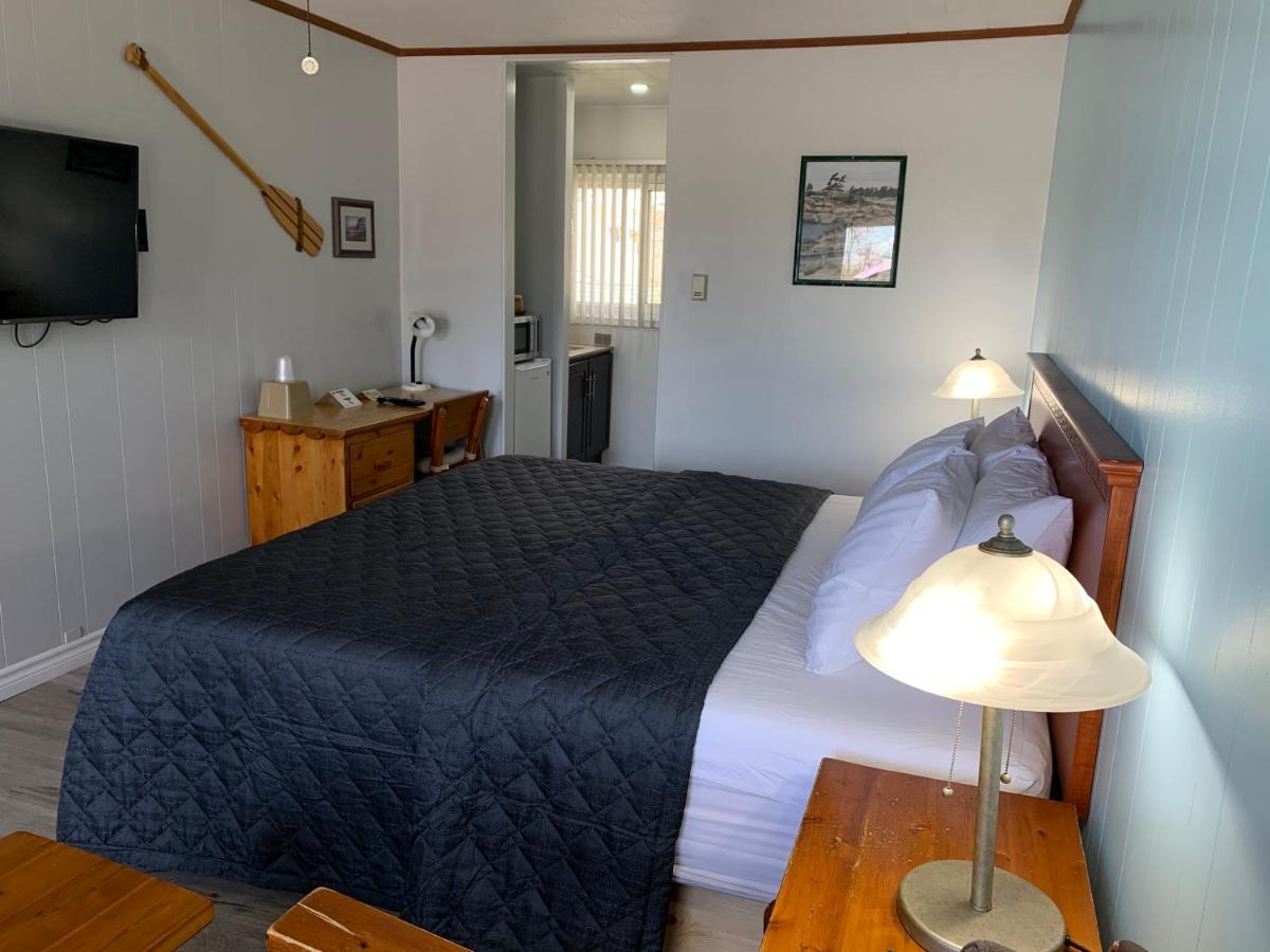 Town & Country Motel Пари Саунд Екстериор снимка