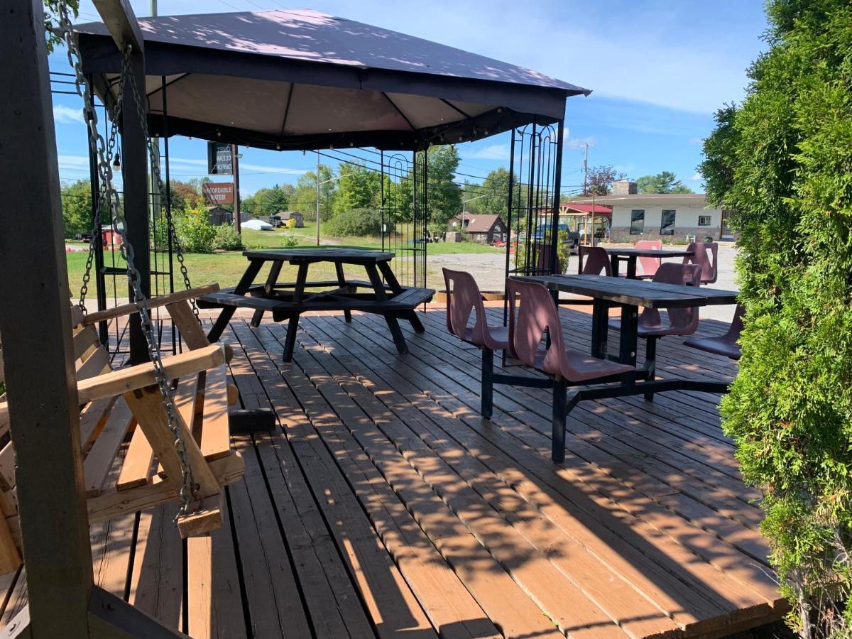 Town & Country Motel Пари Саунд Екстериор снимка
