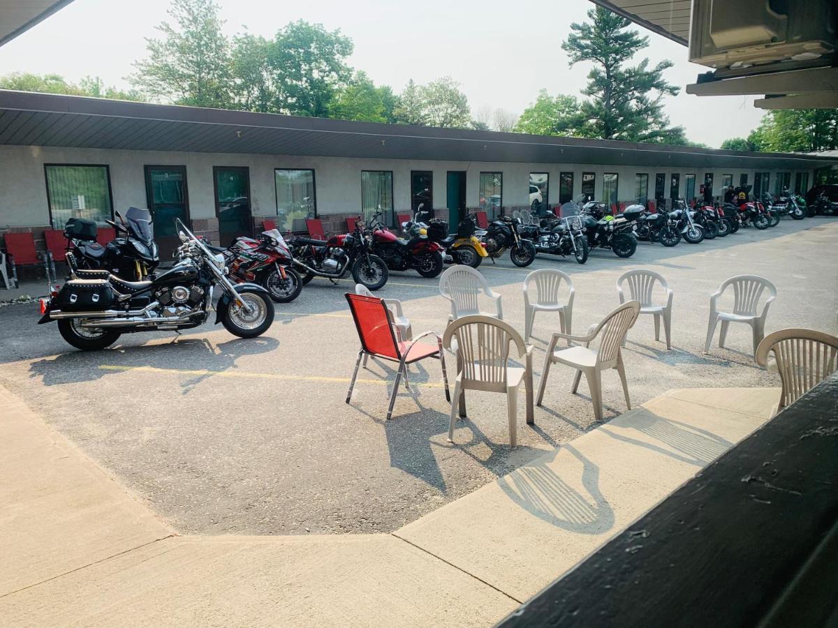 Town & Country Motel Пари Саунд Екстериор снимка