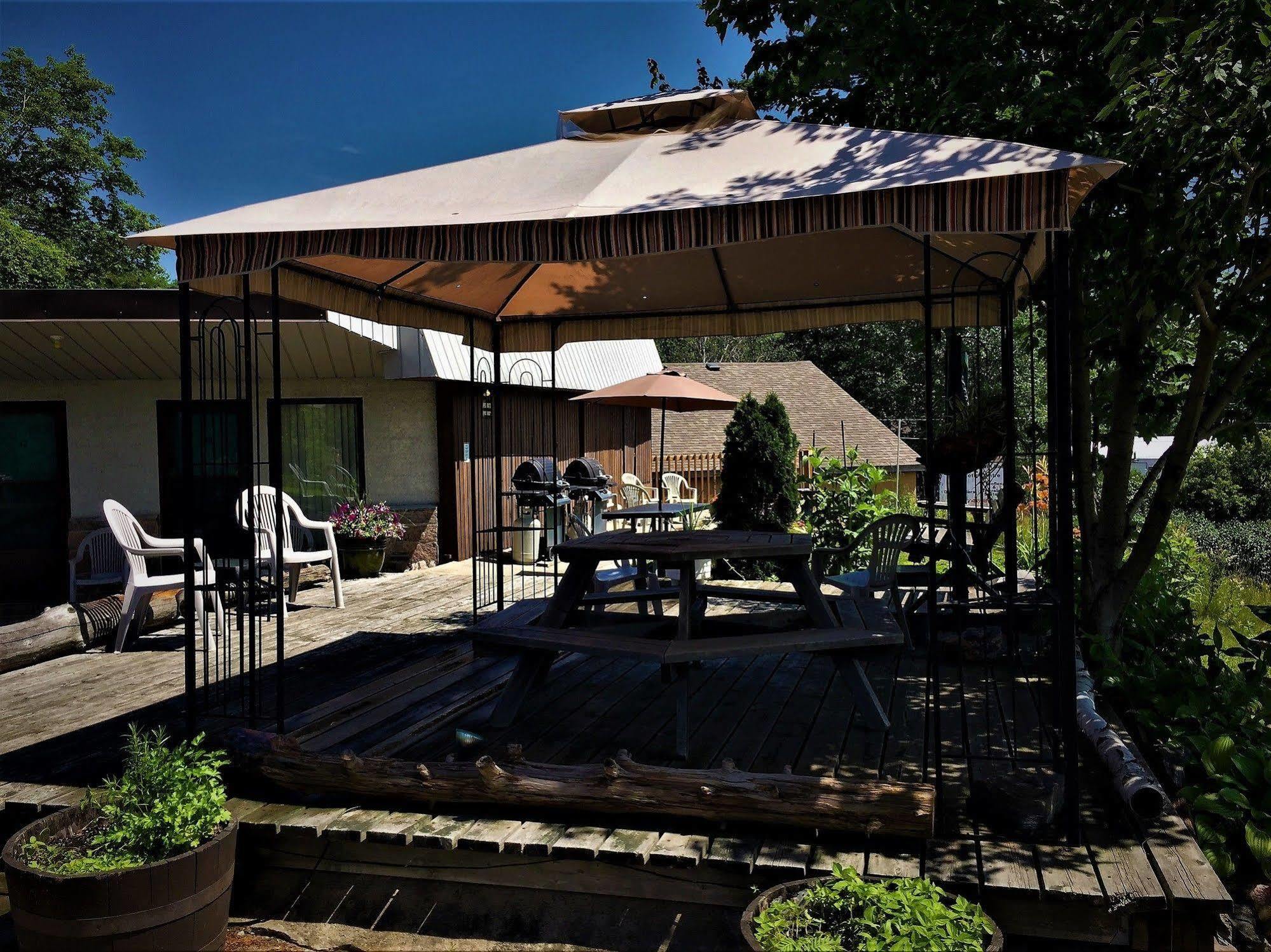 Town & Country Motel Пари Саунд Екстериор снимка